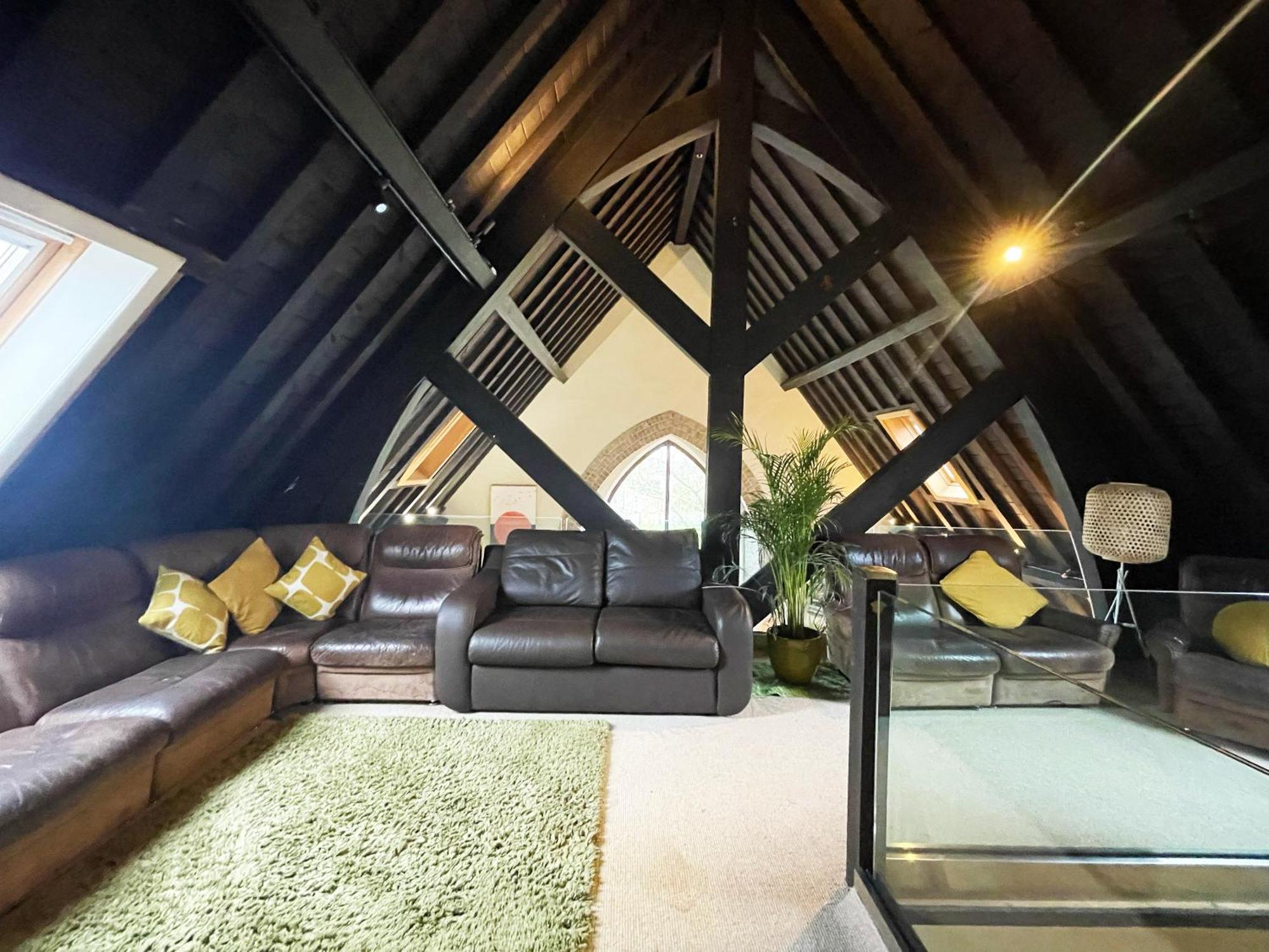 Unique Crystal Palace Park Church Conversion Apartment Londra Exterior foto